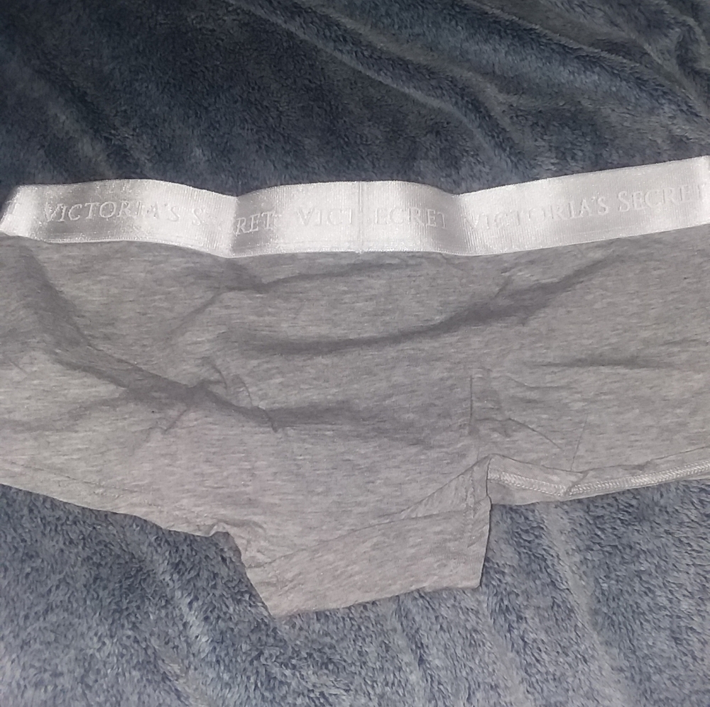 ⬇️$50 VICTORIA'S SECRET Gray Shortie - Picture 3 of 4